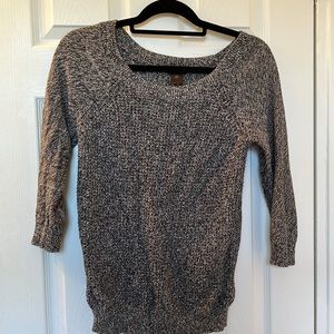 Grey and black lightweight sweater with 3/4 sleeves